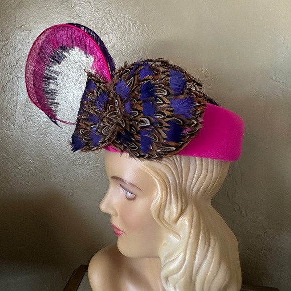 RADIANT DESIGNER 1950s\' FUCHSIA FELT HAT + SMALL  PHEASANT & OSTRICH FEATHERS main image 12